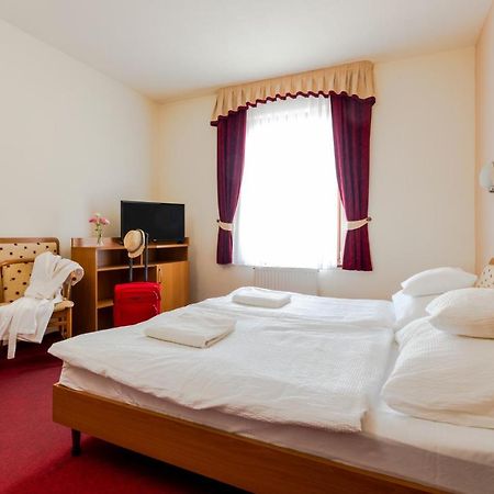 Hotel Imperial Gyogyszallo Es Gyogyfurdo Kiskoros Bagian luar foto
