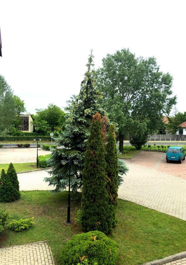 Hotel Imperial Gyogyszallo Es Gyogyfurdo Kiskoros Bagian luar foto