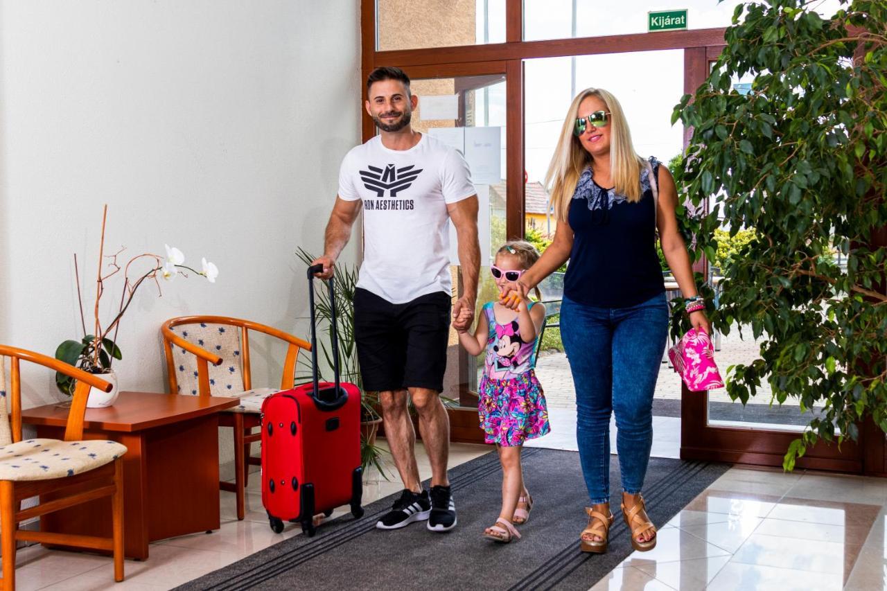 Hotel Imperial Gyogyszallo Es Gyogyfurdo Kiskoros Bagian luar foto
