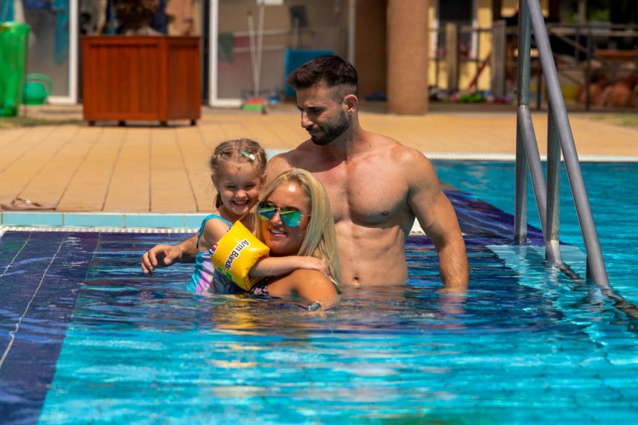 Hotel Imperial Gyogyszallo Es Gyogyfurdo Kiskoros Bagian luar foto
